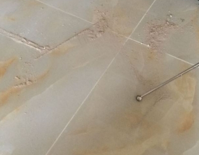如皋瓷砖空鼓维修公司分享粘合剂选择不当在瓷砖铺贴过程中可能导致以下问题