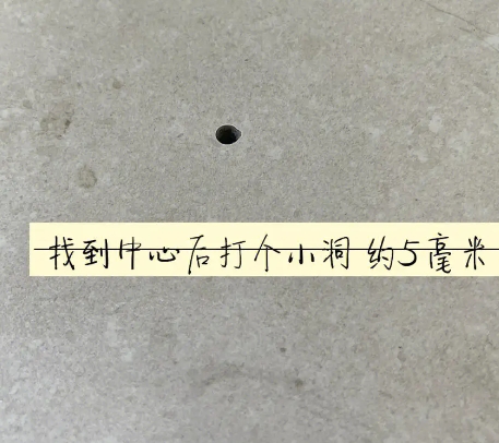 如皋瓷砖空鼓维修公司专业解答在瓷砖铺贴过程中，如果砂料搅拌不均匀，将会带来以下问题